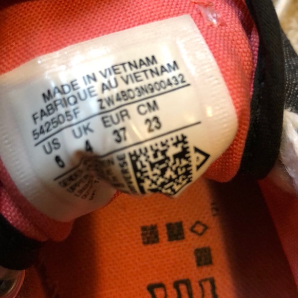 Converses size 6 - Picture 4 of 4